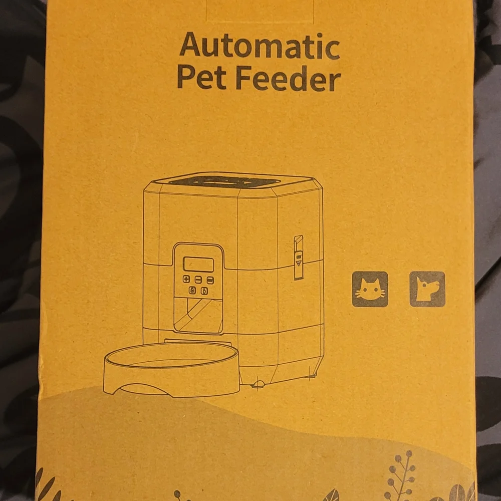 Automatic Pet Feeder in White